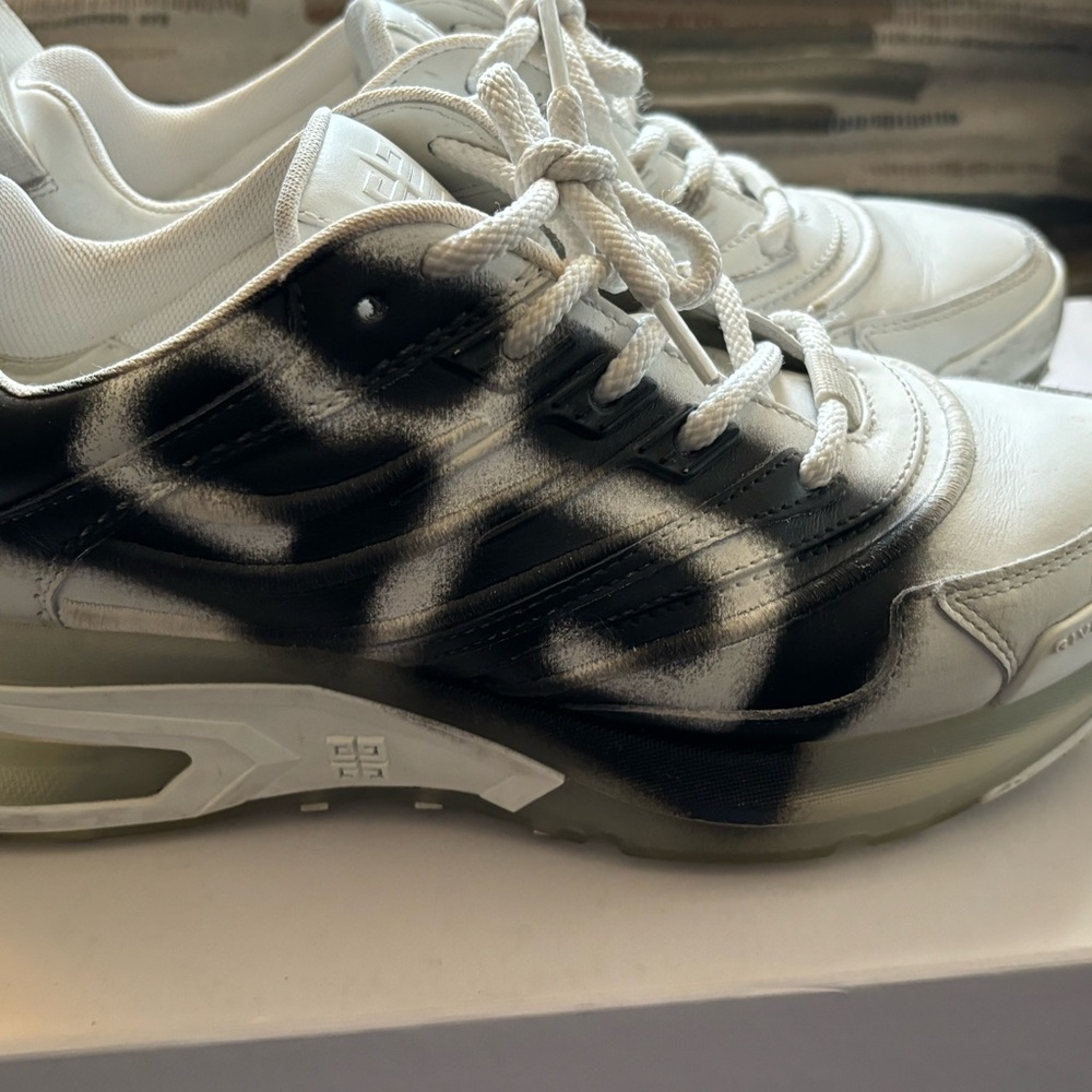 Givenchy Chito Sneakers - Picture 4 of 15